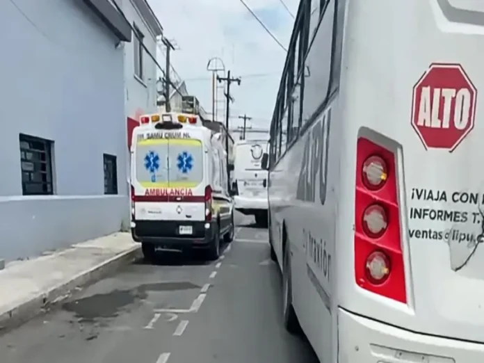 Camión con simpatizantes de Sheinbaum accidentado en Monterrey Imagen del accidente camión Sheinbaum con lesionados en Monterrey