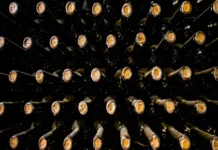 Mueren 19 personas por alcohol adulterado en un estado de la India donde el consumo está prohíbido Imagen del operativo contra el alcohol adulterado en Nagaland