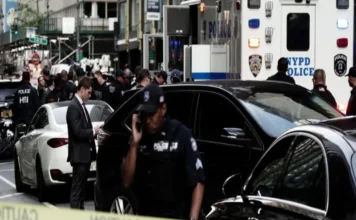 Evacúan por amenaza de bomba edificio en Nueva York a metros de la Asamblea General de la ONU donde acudieron Trump y líderes mundiales Imagen de la amenaza de bomba frente al edificio Chrysler cerca de la ONU