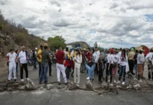 Protesta contra los «apagones» eléctricos en Venezuela y piden respuestas a Trump Protesta contra los apagones eléctricos Venezuela en Lara