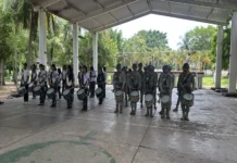 Instrucción de Banda de Guerra del 45 Batallón de Infantería al CBTIS No. 213 Instrucción de Banda de Guerra impartida por el 45 Batallón en Minatitlán