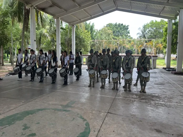 Instrucción de Banda de Guerra impartida por el 45 Batallón en Minatitlán