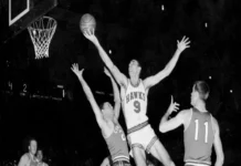 Fallece a los 93 años Bob Pettit, figura histórica de los Hawks, que fue el primer jugador de la NBA en ganar un premio MVP Bob Pettit figura histórica del baloncesto y primer MVP de la NBA