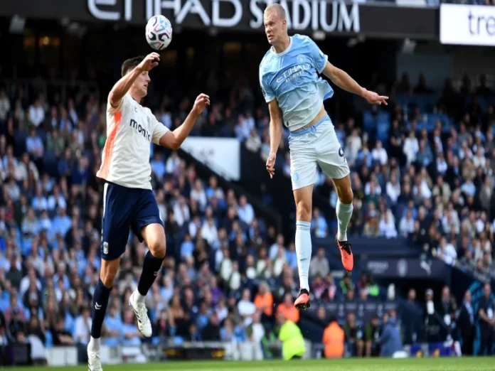 Erling Haaland ejecuta un cabezazo decisivo contra Coventry Imagen del cabezazo de Haaland durante el partido contra Coventry