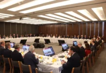 CCE lanza advertencia al Gobierno, exige frenar deuda y garantizar inversiones Imagen del CCE advierte deuda durante conferencia de prensa