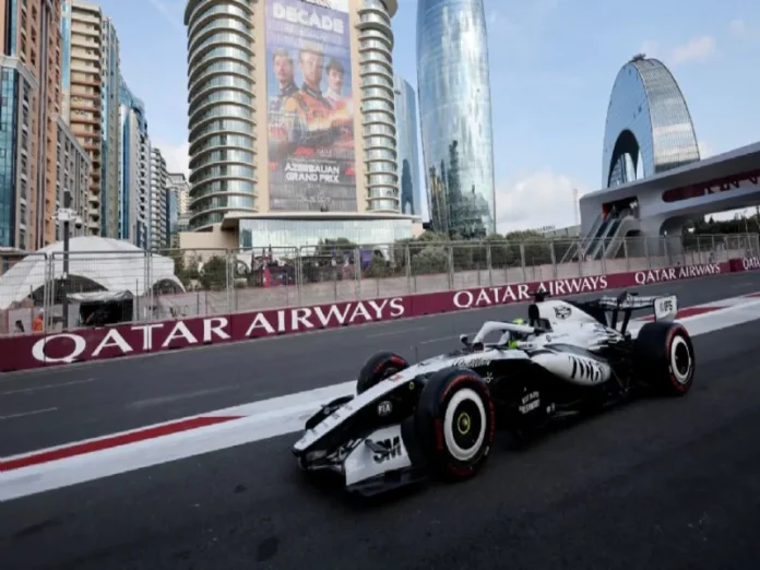 Checo Pérez en el circuito urbano de Baku Checo Pérez compitiendo en el Gran Premio de Azerbaiyán