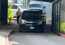 Familiares de Claudia Tacoronte llegaron desde España por el cuerpo de la joven; acuden a la FGE en Temixco, Morelos Familiares de Claudia Tacoronte llegan a Morelos tras su asesinato