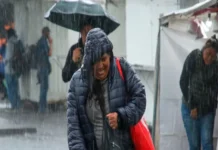Depresión tropical «17-E» podría intensificarse a huracán en las próximas horas frente a costas mexicanas del Pacífico Imagen de la depresión tropical 17-E acercándose a la costa suroeste de México