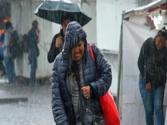 Depresión tropical 17-E sobre el Pacífico mexicano Imagen de la depresión tropical 17-E acercándose a la costa suroeste de México