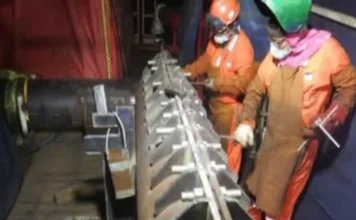 Suman tres días del derrame en el Golfo de México: Pemex reporta avance del 70% en trabajos en el ducto Equipo de buzos trabajando después del derrame en el Golfo