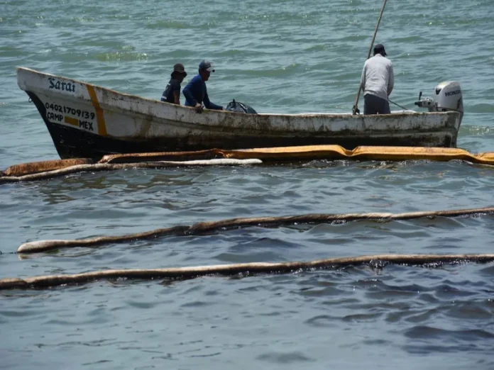 Operativos de la Marina frente al derrame Pemex en el Golfo Operativos de la Marina frente al derrame Pemex en el Golfo de México