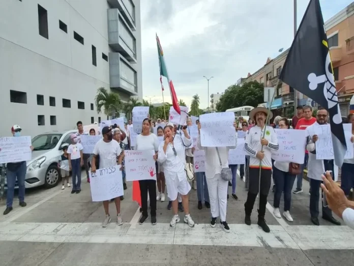 Protesta por desabasto medicamentos Veracruz en el Hospital de Alta Especialidad