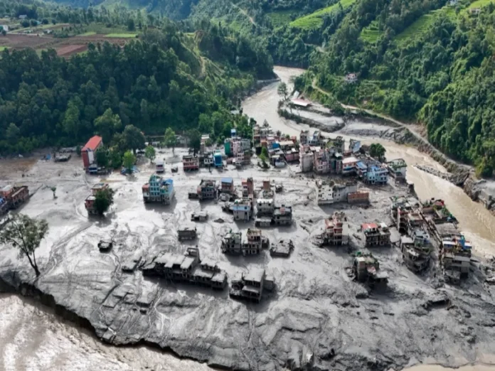 Deslave de glaciar en Nepal Imagen del desastre en Nepal tras el deslave del glaciar