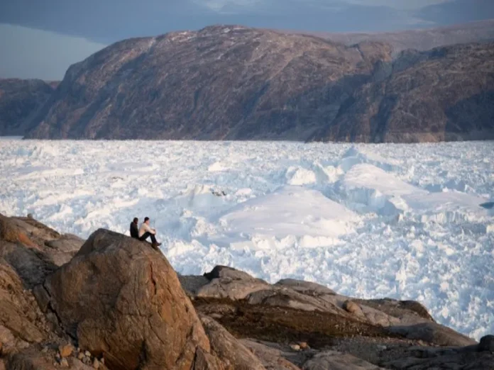 Vista del deshielo de glaciares mostrando pérdida masiva de hielo