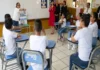 Seis mitos sobre la lenguas de señas que debemos dejar atrás: No es universal ni es mímica Ilustración que muestra los mitos sobre lenguas de señas