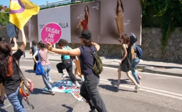 Turquía detiene a 47 activistas LGBT+ por los delitos de «prostitución y obscenidad»; busca proteger «valores familiares», dice detenciones activistas LGBT durante redadas en Turquía