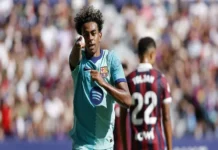 Lamine Yamal marca doblete y el Barcelona sigue con paso perfecto y líder en LaLiga Imagen del doblete Lamine Yamal en el partido del Barcelona