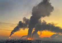 Ucrania lanza más de mil drones contra Rusia; daña una refinería en Moscú y un edificio residencial Imagen del ataque de drones Ucrania Moscú en la capital rusa