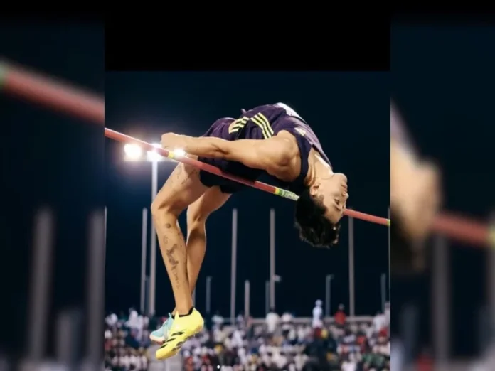 Erick Portillo celebrando su salto en Budapest Erick Portillo salto en el Ultimate Championship de Budapest