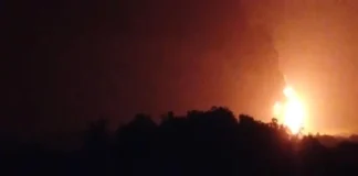 Explosión en Jáltipan deja al menos tres personas fallecidas y varios lesionados Imagen de la explosión en Jáltipan con columna de fuego y humo