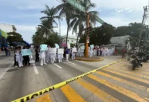Protestan pacientes y residentes de hospital de Veracruz por falta de insumos Protesta por falta de insumos en el Hospital de Veracruz