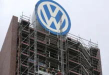 Aplazan estallido de huelga en las plantas de Volkswagen de México; será el 2 de octubre Imagen de la huelga Volkswagen en la planta de México