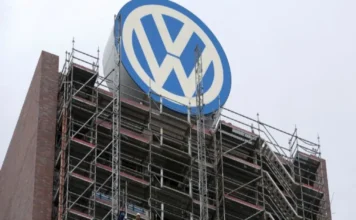 Aplazan estallido de huelga en las plantas de Volkswagen de México; será el 2 de octubre Imagen de la huelga Volkswagen en la planta de México