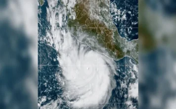 El huracán «Polo» podría alcanzar vientos de casi 300 kilómetros por hora; «es extremadamente peligro», advierte el NHC Imagen del huracán Polo acercándose a la costa mexicana
