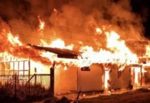 Incendio en un hogar para ancianos en Chile deja 16 muertos Imagen del incendio hogar ancianos consumiendo el edificio