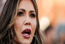Kristi Noem se divorcia tras 34 años de matrimonio y meses del escándalo de su esposo Kristi Noem divorcio tras escándalo de travestismo
