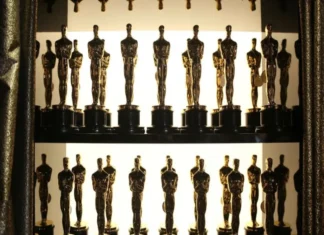 La película española «La bola negra» se proyecta como una de las favoritas en los Óscar: The Hollywood Reporter Cartel de La bola negra, película de los Javis, favorita al Oscar