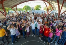 Morenistas en Quintana Roo llaman a la unidad tras proceso interno; diputada advierte rupturas Imagen que muestra a líderes de Morena promoviendo la unidad en Quintana Roo