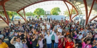 Morenistas en Quintana Roo llaman a la unidad tras proceso interno; diputada advierte rupturas Imagen que muestra a líderes de Morena promoviendo la unidad en Quintana Roo