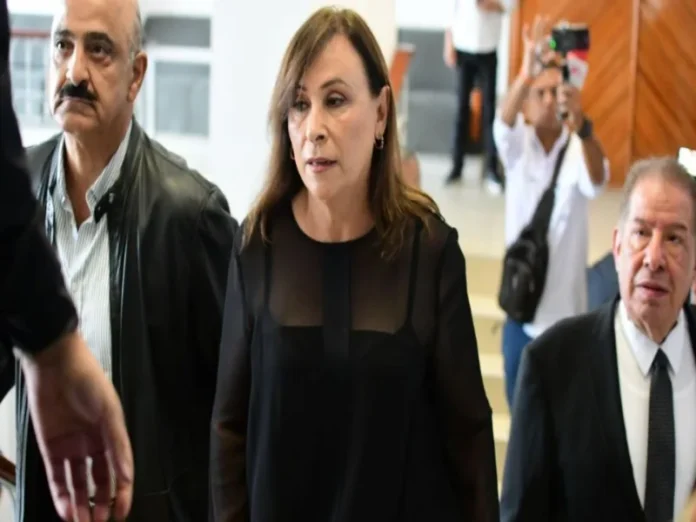 Rocío Nahle en el funeral de Zenyazen Escobar Imagen relacionada con la muerte de Zenyazen Escobar durante el funeral