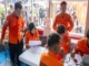 Naufraga embarcación en Indonesia; hay al menos seis muertos y 130 personas desaparecidas Imagen del naufragio ferry Indonesia con barcos de rescate