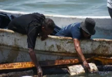 Obtienen amparo provisional 2 mil pescadores afectados por los derrames petroleros en el Golfo de México Imagen que muestra pescadores afectados por derrames de hidrocarburos en el Golfo