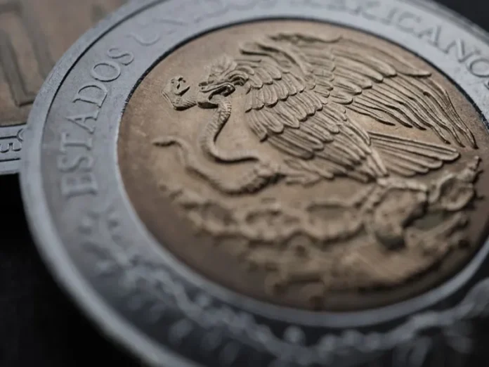 Cotización del peso mexicano en la jornada de caída Gráfica que muestra la caída del peso mexicano en la semana más débil desde marzo