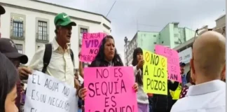 A garrote limpio Manifestantes exigen cierre del pozo agrícola por escasez de agua