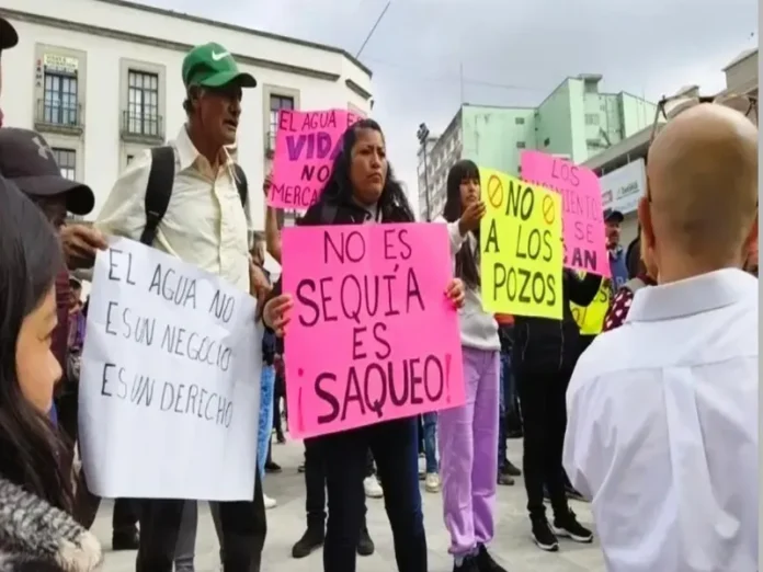Manifestantes exigen cierre del pozo agrícola por escasez de agua