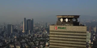Pemex, gigante en PPEF 2027 y perdedor en recursos para enfrentar el cambio climático Ilustración del presupuesto medio ambiente 2027 y la mayor asignación a Pemex