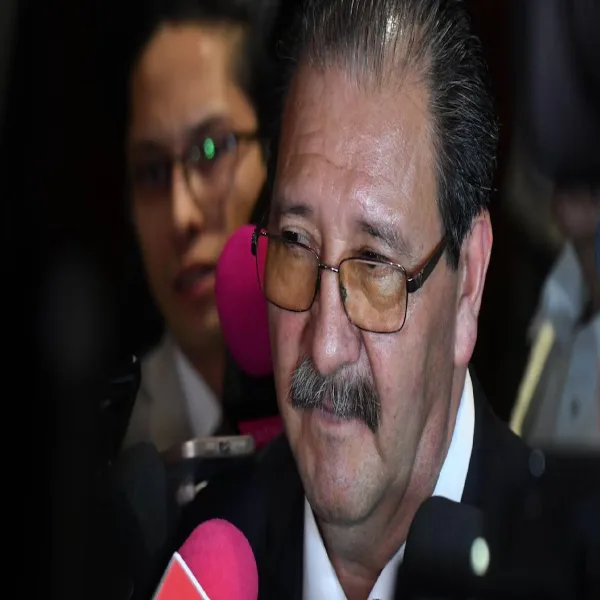 PT Morena emite advertencia sobre candidaturas 2027 Imagen que muestra al PT Morena advertiendo sobre la pérdida de gubernaturas en 2027