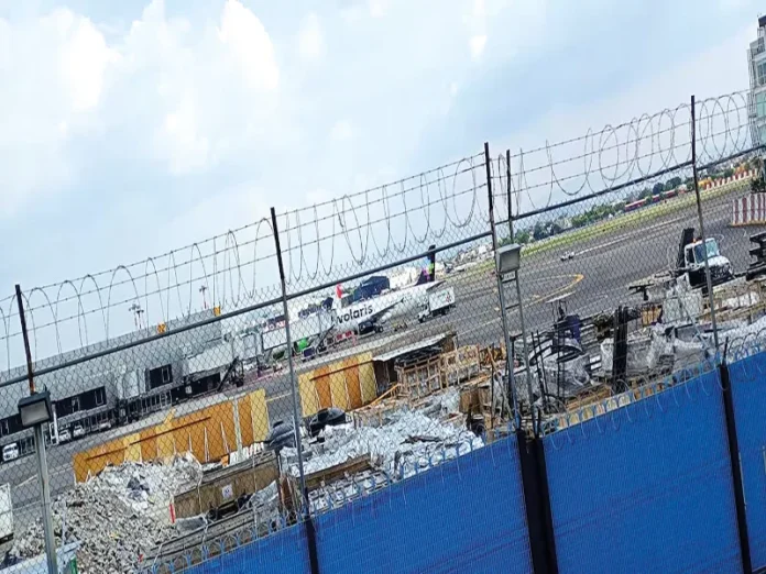 Imagen del edificio del AICM bajo la gestión de Padilla Foto que muestra quién manda AICM en la zona de la Terminal 1