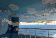 Riesgo de colapso en escuela de San Rafael; niños sin clases ante el peligro de que el techo caiga sobre ellos Imagen del techo del preescolar mostrando riesgo de colapso