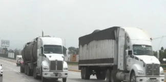 Registran hasta 40 robos diarios a transportistas en carreteras de México Imagen que muestra la peligrosidad de los robos a transportistas en carreteras mexicanas