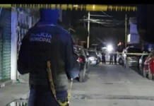 Secuestran a mujer policía en su turno y en otro hecho privan de libertad a estudiante en Guanajuato Imagen del secuestro policía Guanajuato en zona del Banco del Bienestar