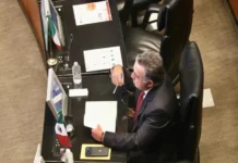Senado oficializa la separación Inzunza de la bancada de Morena Imagen de la separación Inzunza Morena durante la sesión del Senado
