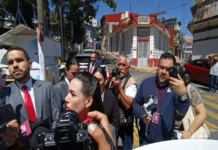 Los privilegios de la sobrina de “yasabenquien” Imagen del sueldo rectora del Colegio de Veracruz mostrada en la conferencia