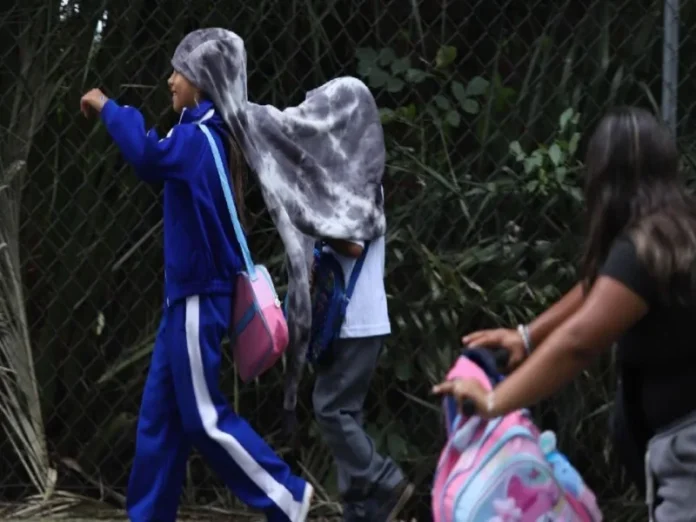 Escuelas cerradas por lluvias en Puebla Imagen que muestra la suspensión de clases debido a intensas lluvias en Puebla