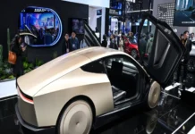 Tesla se alista para lanzar su Cybercab, el robotaxi sin volante ni pedales Imagen del Tesla Cybercab durante su lanzamiento oficial en Austin