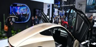 Tesla se alista para lanzar su Cybercab, el robotaxi sin volante ni pedales Imagen del Tesla Cybercab durante su lanzamiento oficial en Austin